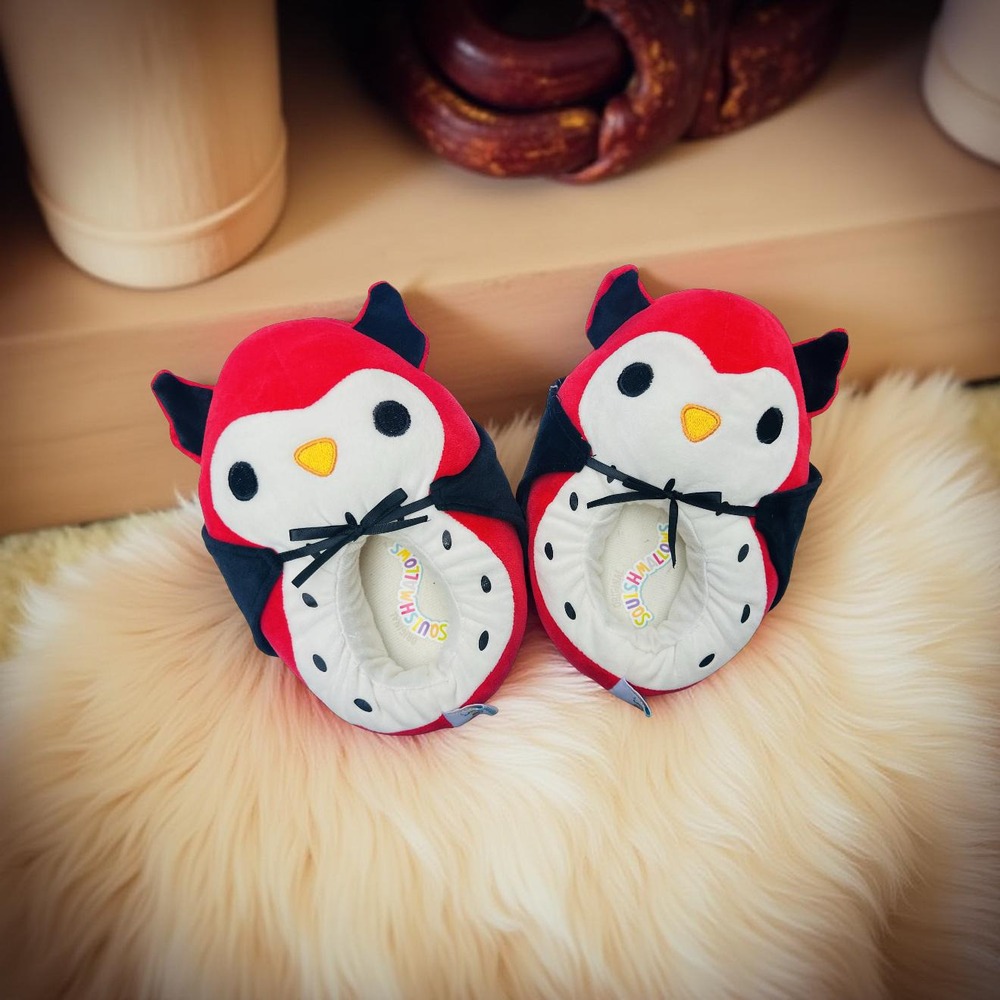 Squishmallows Red Vampire Owl Slippers Youth Size 2/3 Kellytoy 712326 Plush